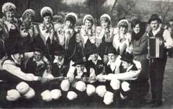 1. folklorna skupina v gorenjskih no&scaron;ah